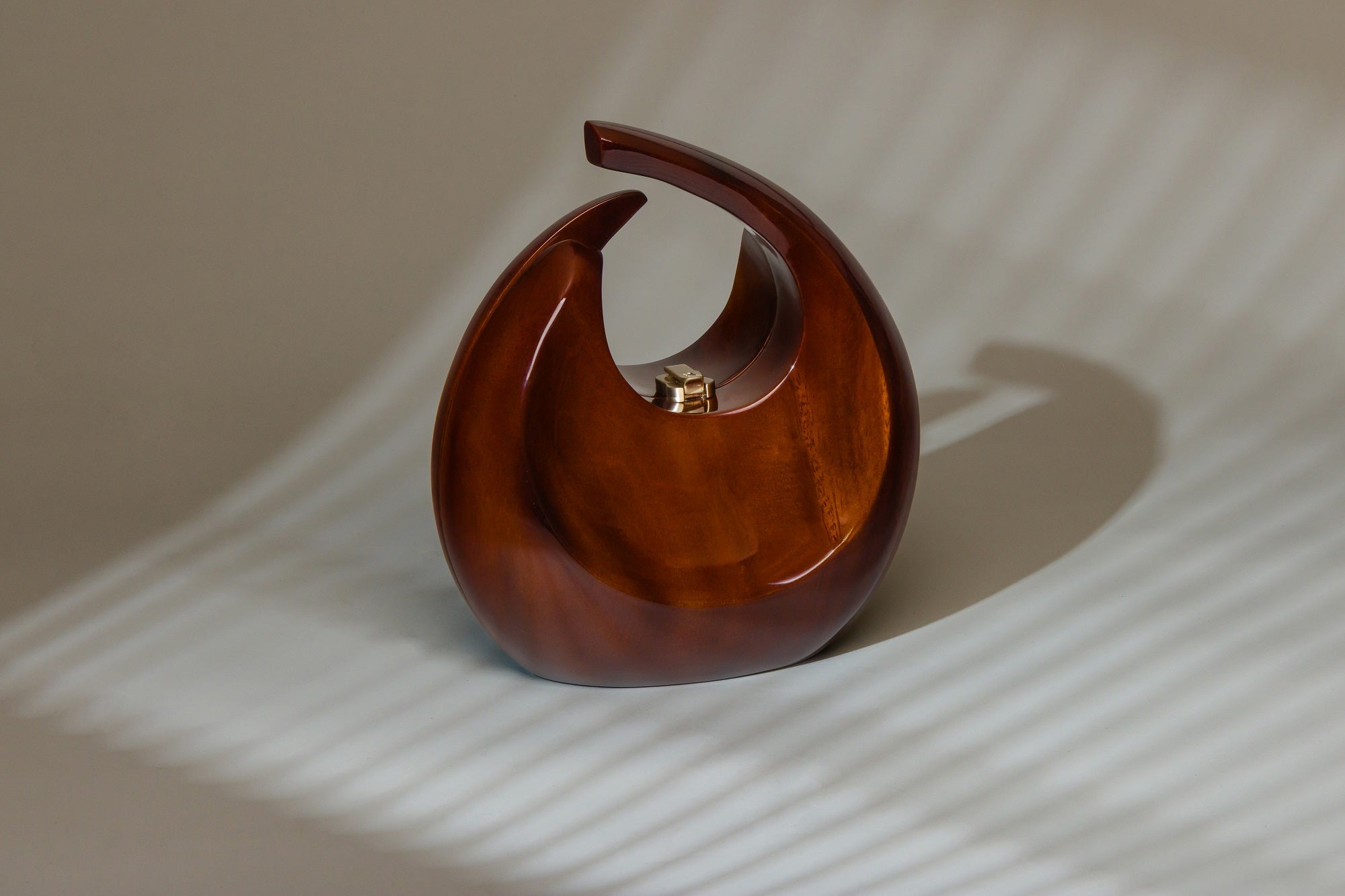 Luxury sculptural wooden handbag in solid natural acacia by Rocío.